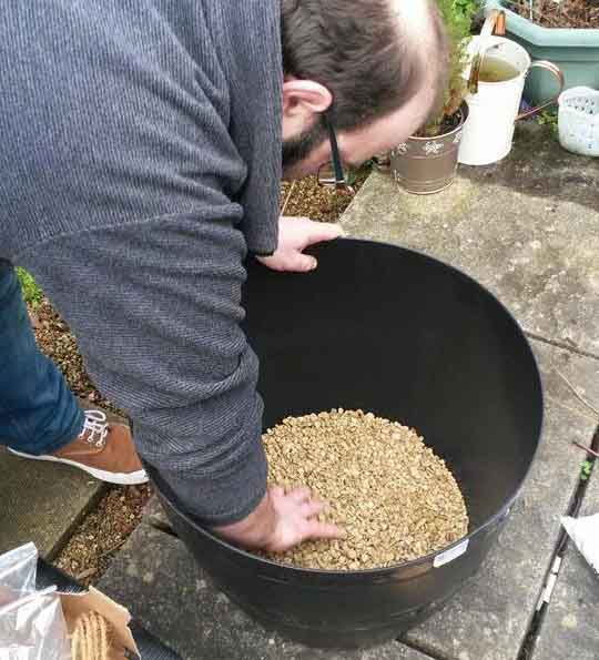  gravel in a lange pot